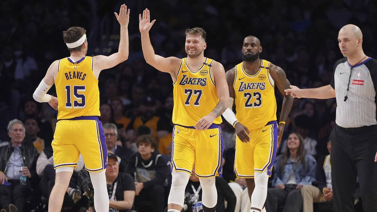 目前我湖差个替补中锋，3D就完美了
我的人选中锋蓝网夏普，理查兹，独行侠加佛德