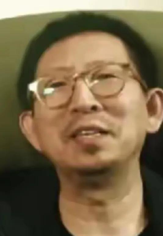丁太升做梦也想不到
他只是评价了一下谢霆锋的演唱会
差点搭上自己的职业生涯
他这