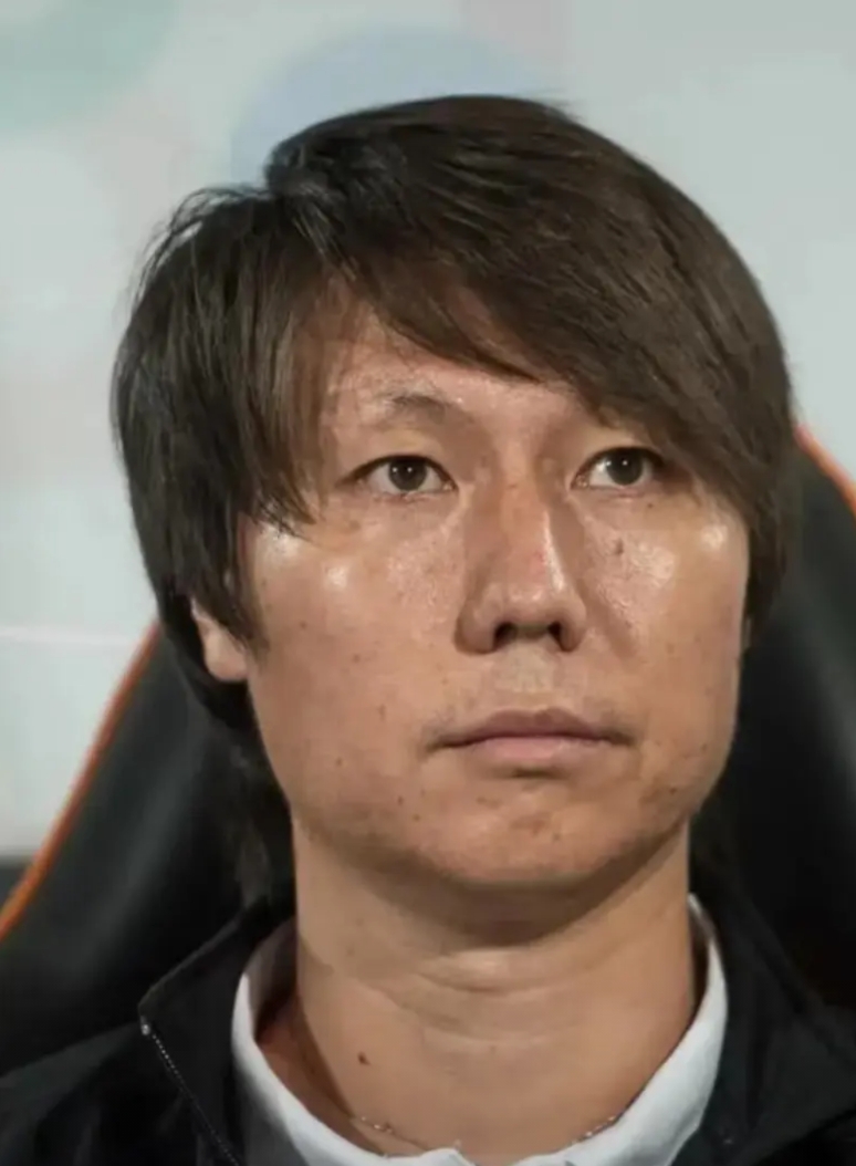 李铁安心服刑吧，别挣扎了

二审维持原判20年，考虑到他在2022年11月就已经