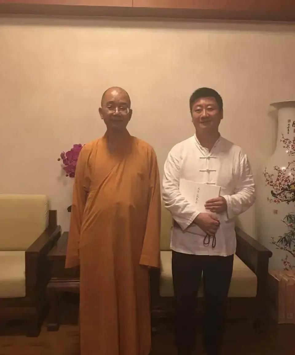 学诚大和尚
自他相换破我执 
理可顿悟，事须渐修，破我执不是想想就能做到的。平常