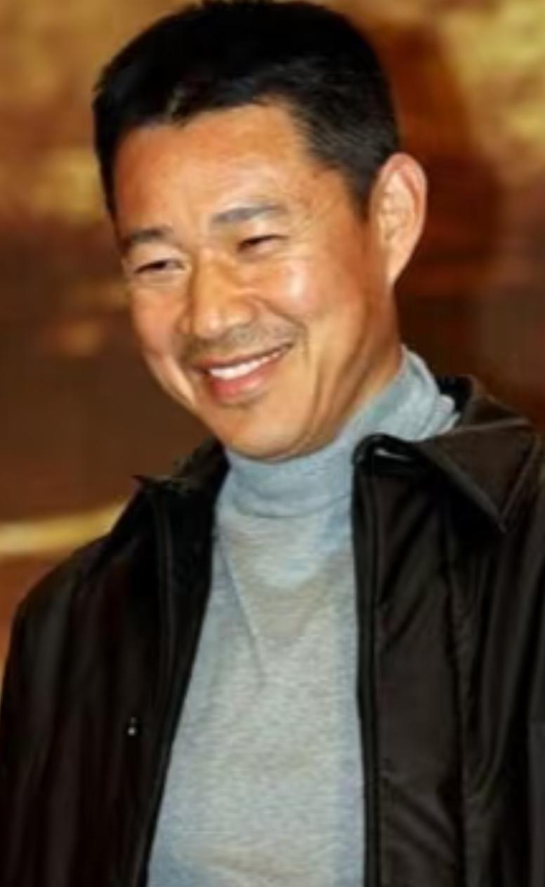 张丰毅再婚获幸福，无子亦美满