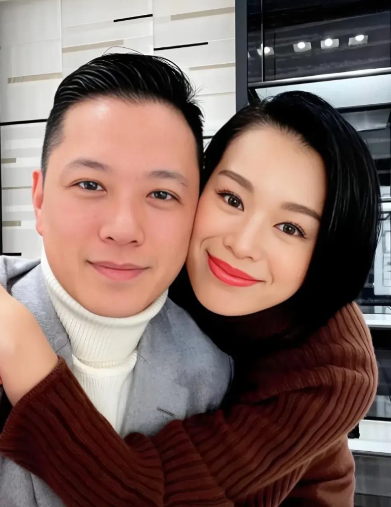 一觉醒来，黄宗泽收到一个好消息，好消息是胡杏儿的老公给自己扳回一局，坏消息是他还