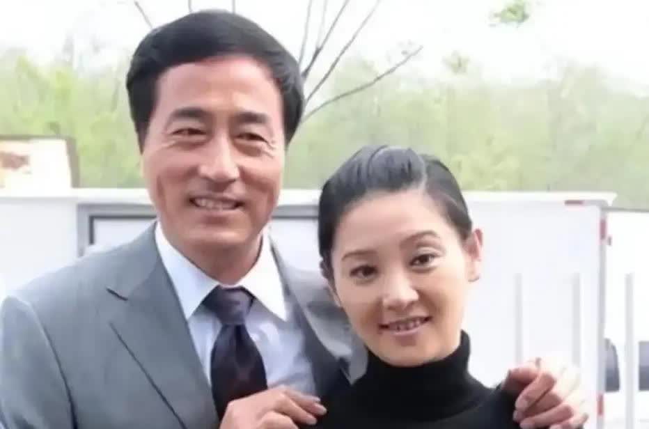 1987年，穷困的杨立新把徐帆接到北京悉心照顾三年。他省吃俭用，不舍买青菜，却给