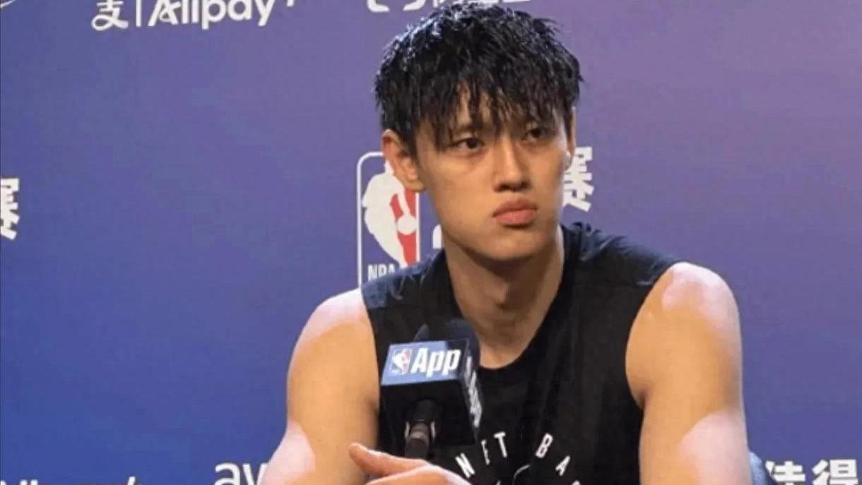 太阳战篮网，曾凡博首秀，8分钟3犯规，合同打没了！