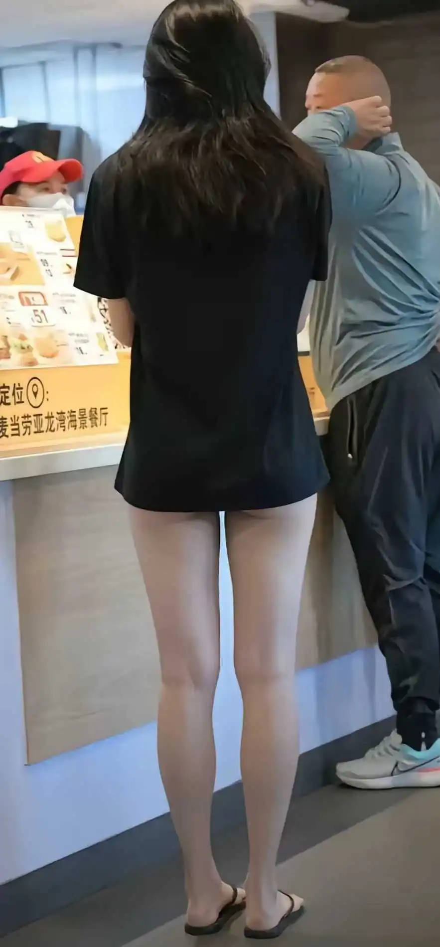 排了半个小时队，我愣是没敢吱声！