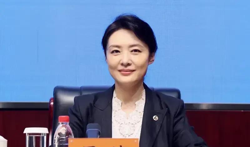 57岁的周涛主持过17次央视春晚。她从1996年开始连续16年主持央视春晚，20