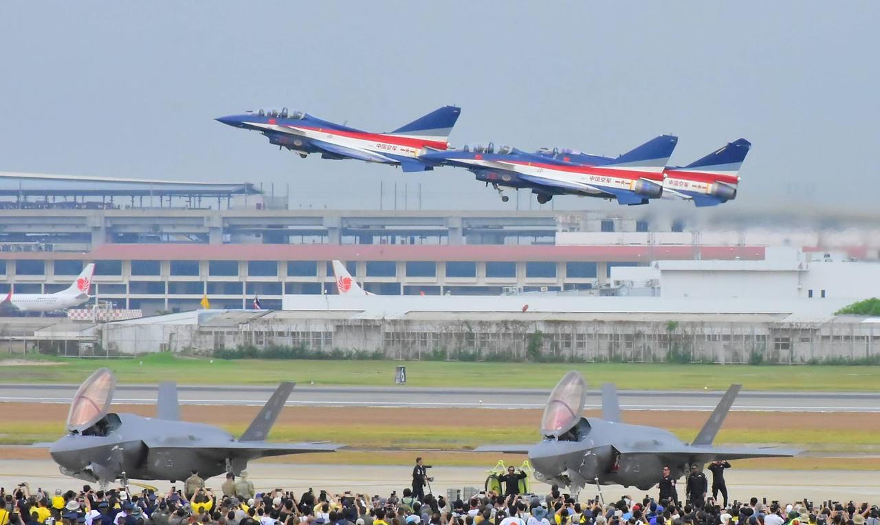 泰国航展，中、美、印、新空军装备同场~~~ 美制F-35A与中国歼-10C战机首