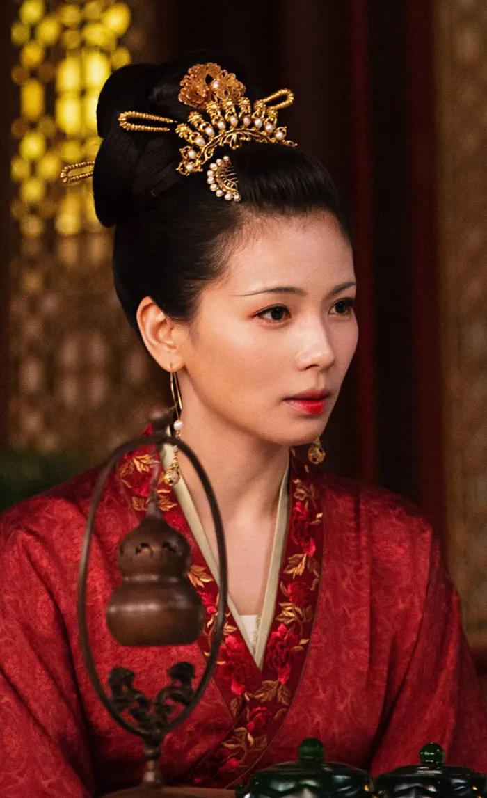 984年，15岁的刘娥被丈夫卖作侍妾。几年后，她竟登上了皇后宝座！



命运的