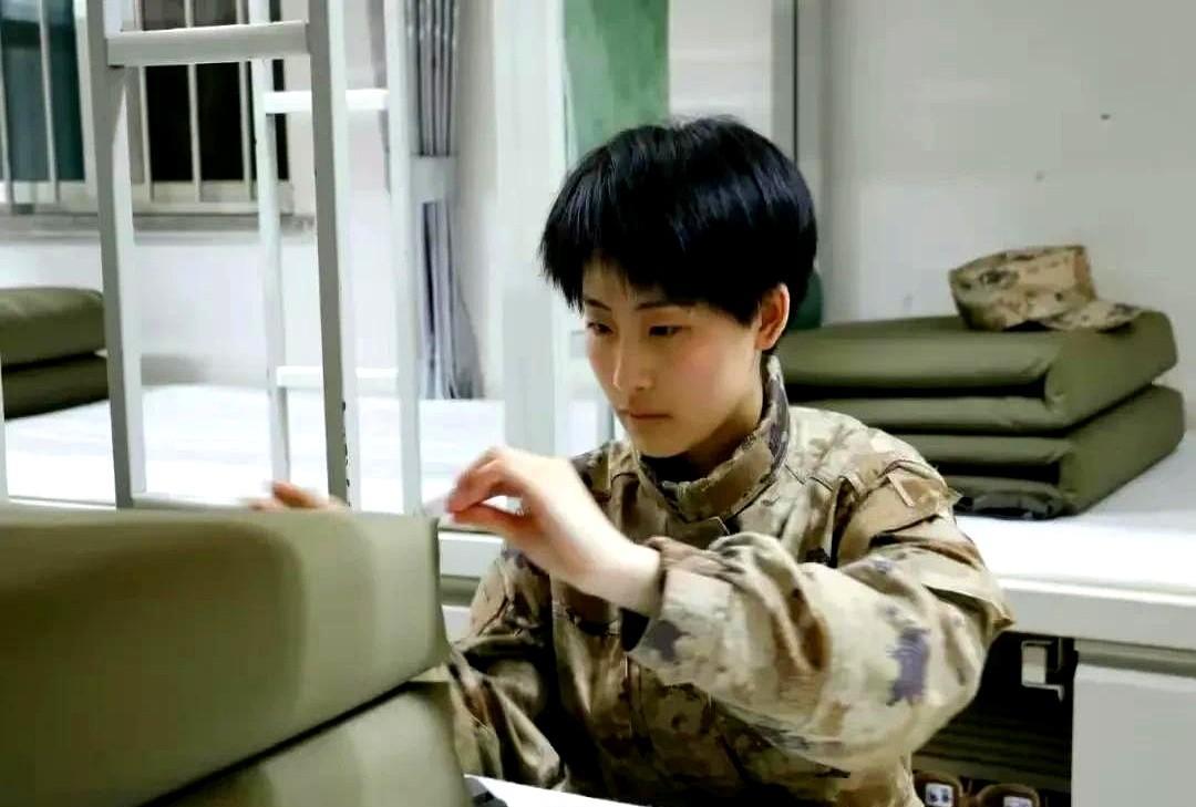 都说现在上士官学校根本没有用处，因为第三年就可以转士官还上学有什么意义呢，还有就