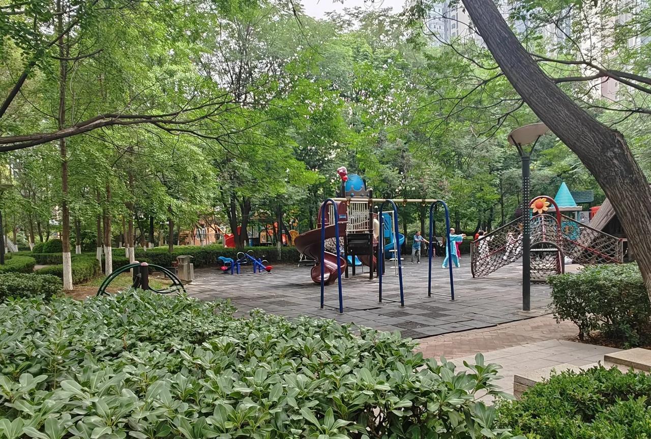 湖南尖子高考生因沉迷网络，被父母赶出家门的事火了，这对父母做了很多父母不敢做的事