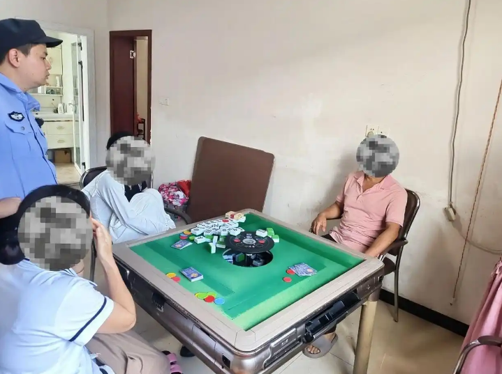 “胆子真大！”近日，浙江杭州，女子打麻将赢了钱，可对方却赖账不给，女子一气之下，