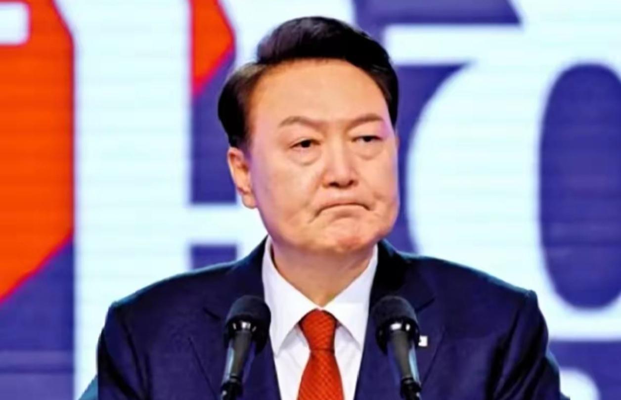 尹锡悦死猪不怕开水烫
据悉，在收容所的韩国前总统尹锡悦，作为曾经的资深法律工作者