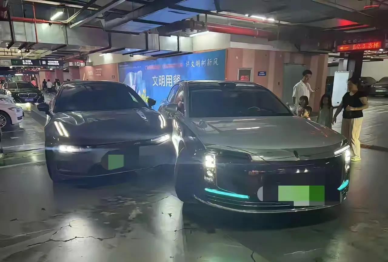 华为“打脸了”？
尊界倒车入库撞了，
这情况可不得了，
后车没动，倒得有点“冲动