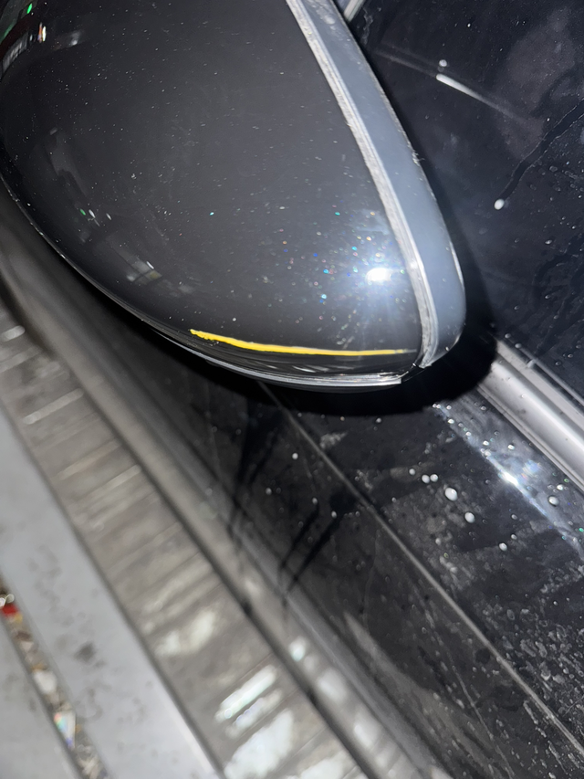 黄色的是底漆吗
碰到了一个带有黄色漆的铁柱子 怎么擦也擦不掉 是不是得抛光