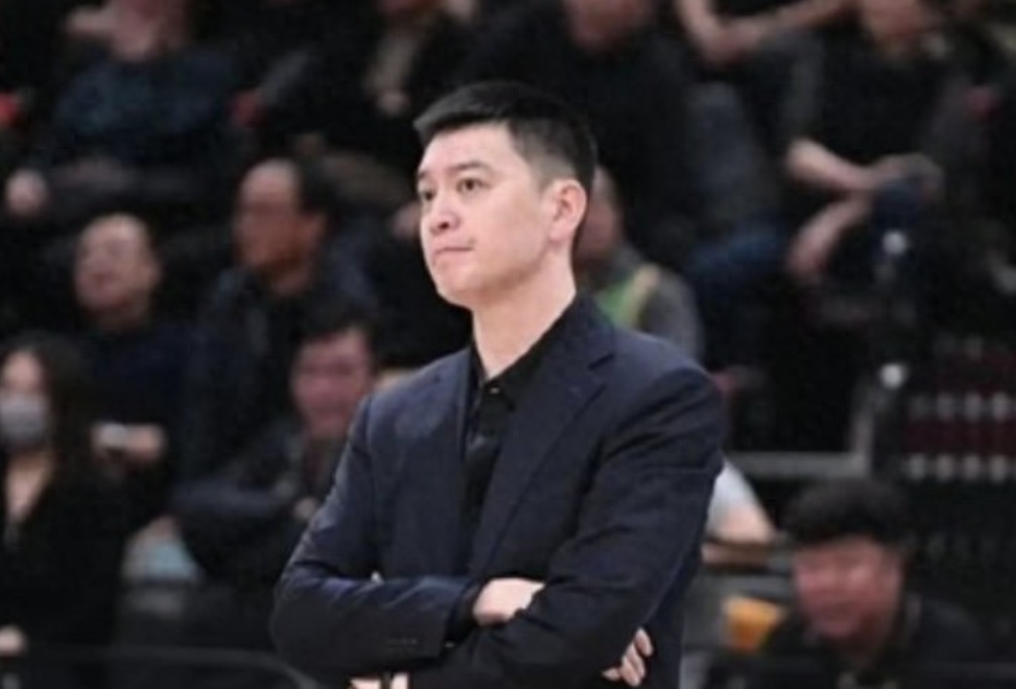 前辽宁本钢球员贺天举在直播时，谈到了杨鸣辞职以及俱乐部选择外援的相关话题。
贺天