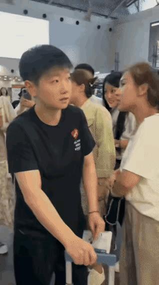 不知道你们老家有没有“望人穷”这个词。某些黑粉，看到孙颖莎赢球夺冠，就一个屁没有