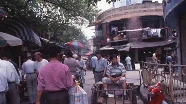 当年村里小伙向我提亲，我拒绝，后来他的一个举动，让我决定嫁给他