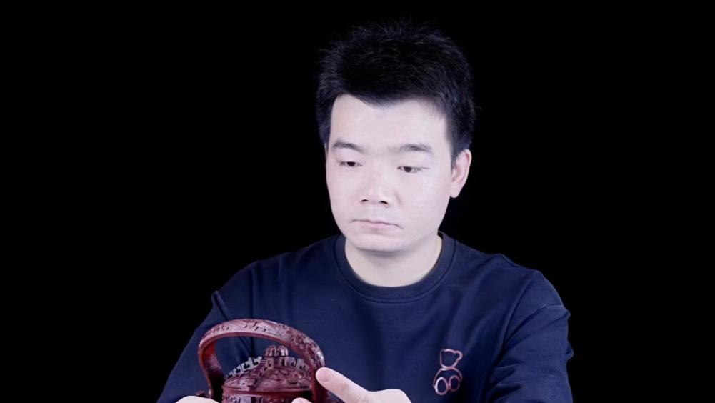 匠心传承，古韵新生——记木雕名家龙巍的艺术人生