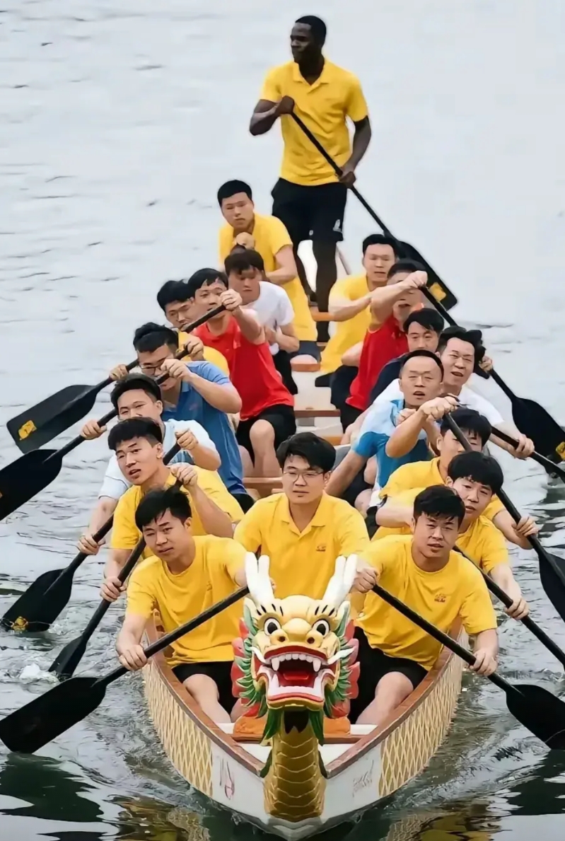 万万没想到，猎德村有新状况了。

广州猎德村有个规矩：村民得工作才能领分红，目的