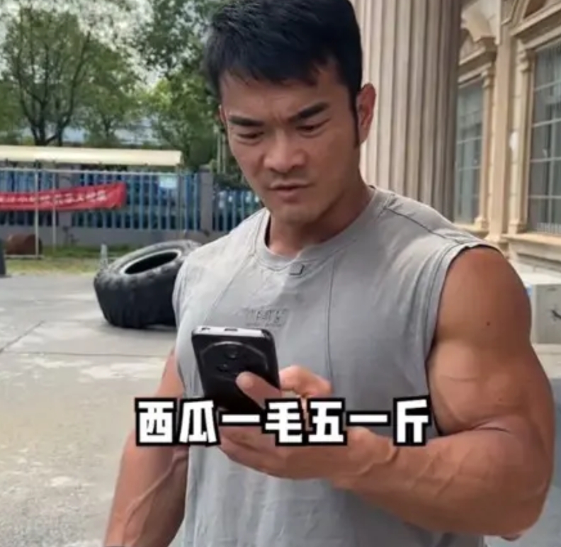 现实生活遇困难，就找某音李维刚。

继看了李维刚包鱼塘视频，包山羊视频，现在看到