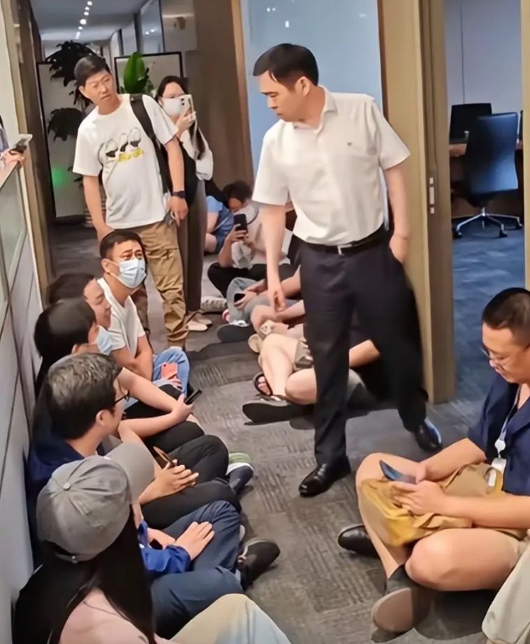 哪吒汽车宣布破产重组，买了哪吒的人悲催了

车机的核心功能无人维护面临瘫痪，OT