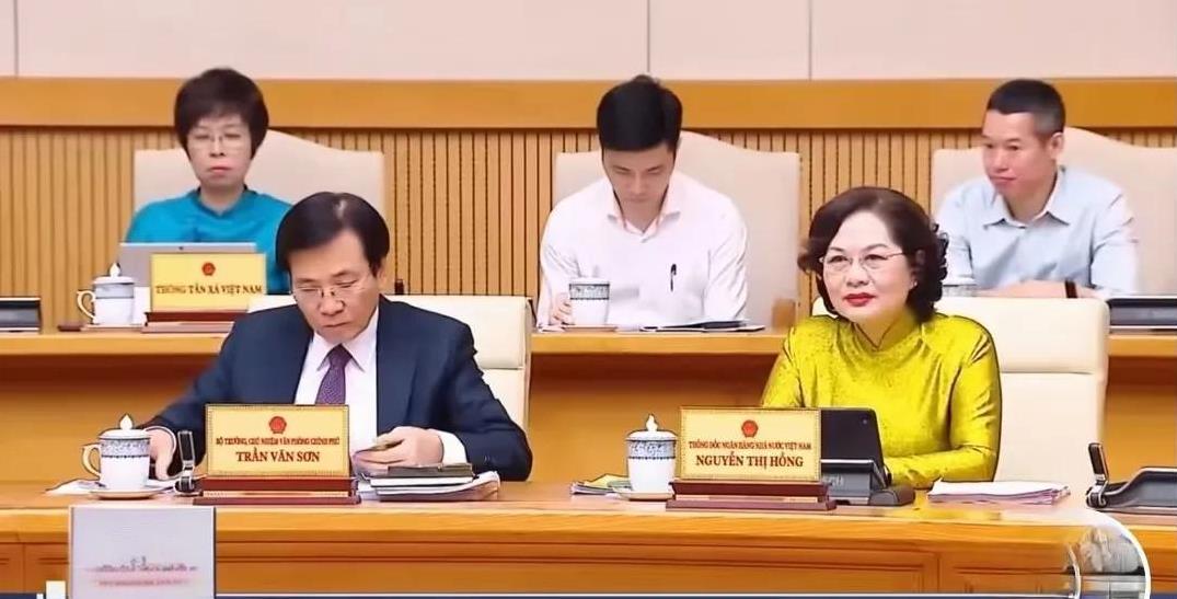 不得不说，阮氏红也是越南国会的一道靓丽风景线
阮氏红作为越南央行的掌舵人，雷厉风