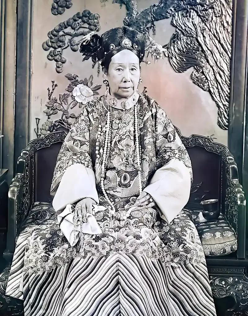 慈禧嘴里那颗8亿的夜明珠，下落已经查明：被宋美龄卖给一位大亨
1908年农历十月