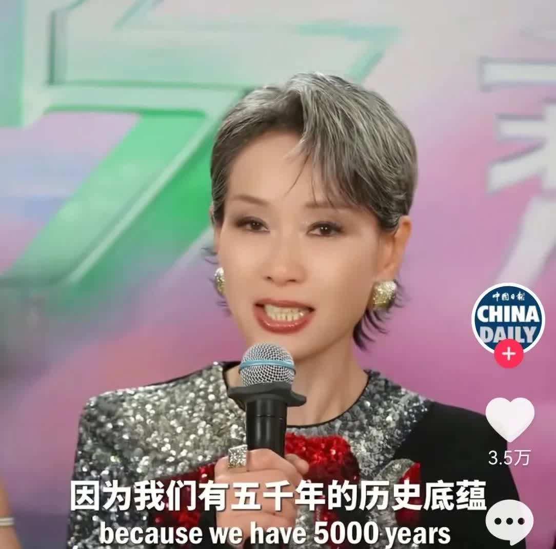叶童在浪姐得了冠军后，
越来越不对劲了，
她的皮肤、眼睛、头发，还有
整个