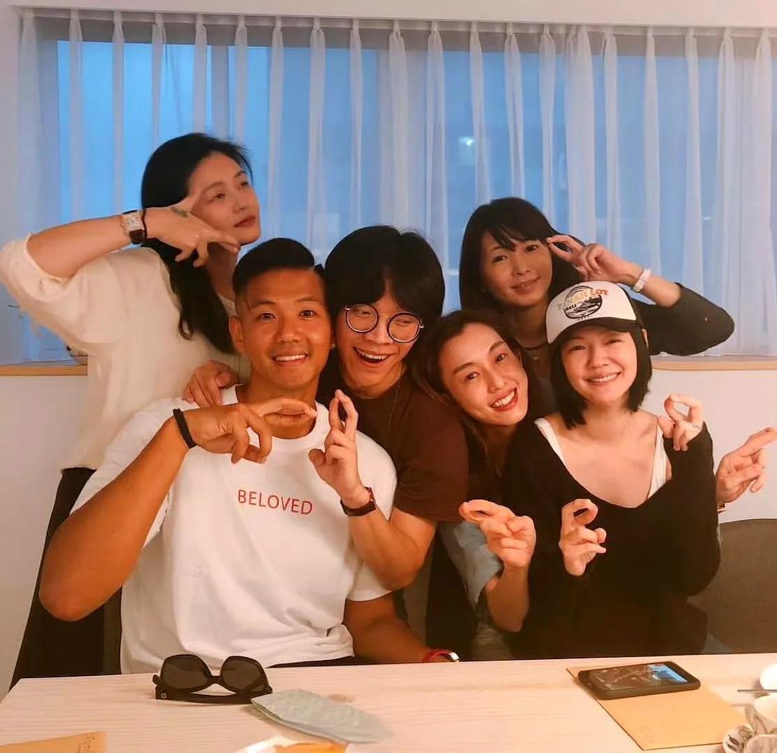 还有什么是真的！十天前的打s还红光满面的去参加酒宴，打扮的精致优雅，和韩国老公还