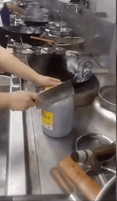 这种技术是怎么混进厨房的，做出的菜能吃吗…