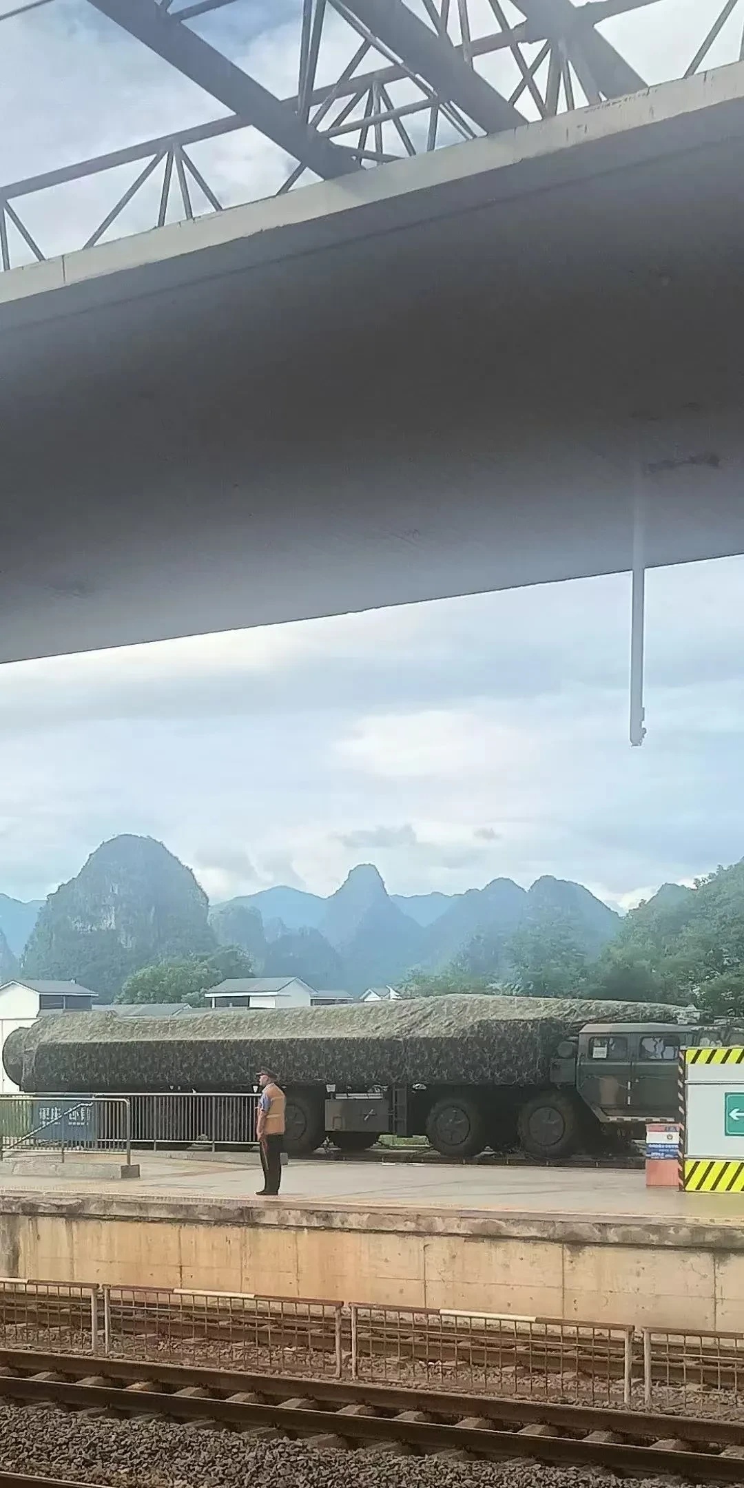 最近军迷圈都在热议国产的“侏儒”导弹，据说这款新式“小型化洲际导弹”可能会成为未