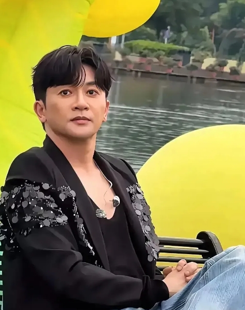 曾经的“乖乖虎”苏有朋，大家还认得出来吗？现在的他与年少时的他比较起来，其形象让