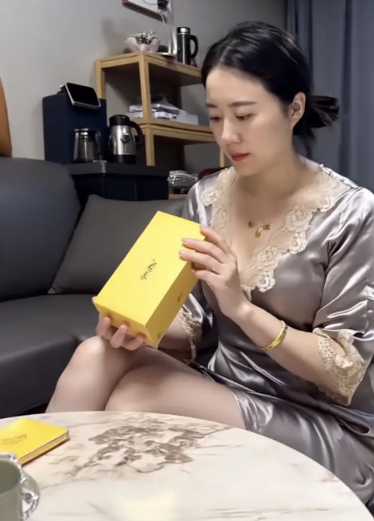 有这样的老婆等你，你几点回家?