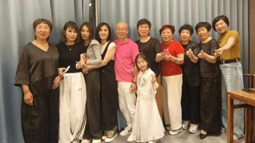 广东粉丝团打卡大哈餐厅，瑾汐爆二姐秘密