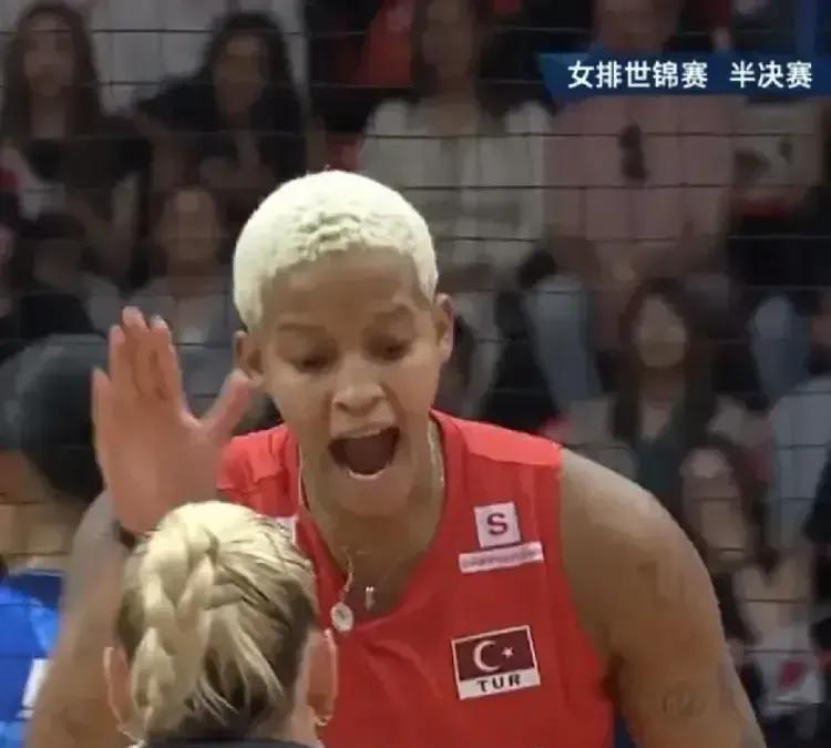 让一追三！土耳其女排3—1逆转战胜日本队！
世界女排锦标赛，今天下午一场半决赛，