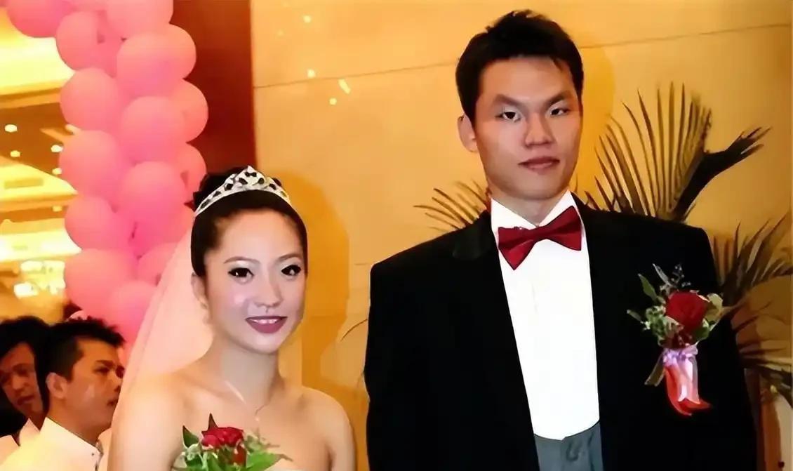 2014年，体操女神胡美，惨遭丈夫朱芳雨的背叛，朱芳雨不但没一句道歉，甚至离婚后