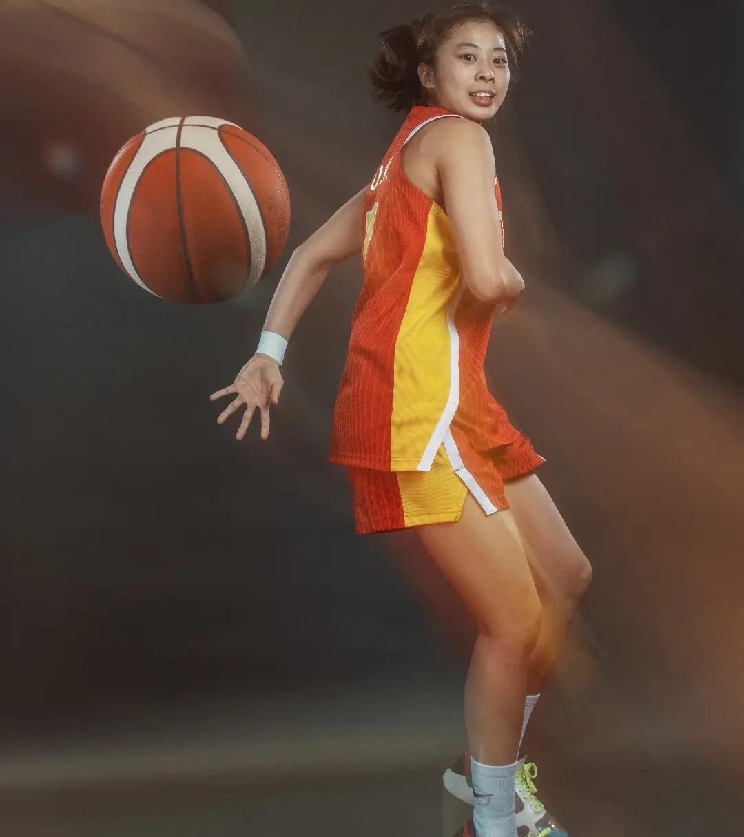 1??李青阳
之前在国青的时候，一些媒体报道说她是可以接班李梦的篮球人才，可是一