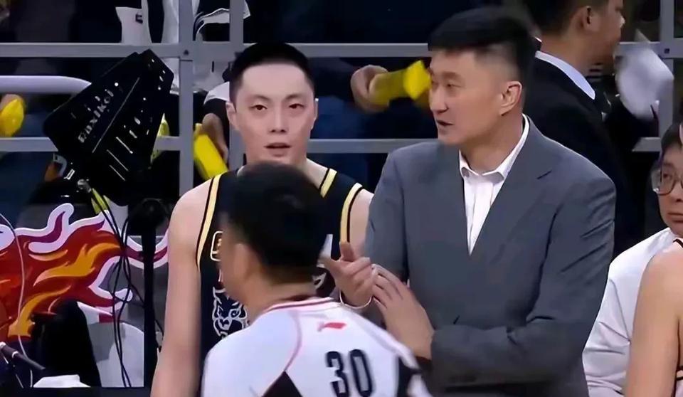 大胆推测广东宏远男篮和上海男篮G3比赛将打加时，且小比分定输赢
广东男篮想赢成败