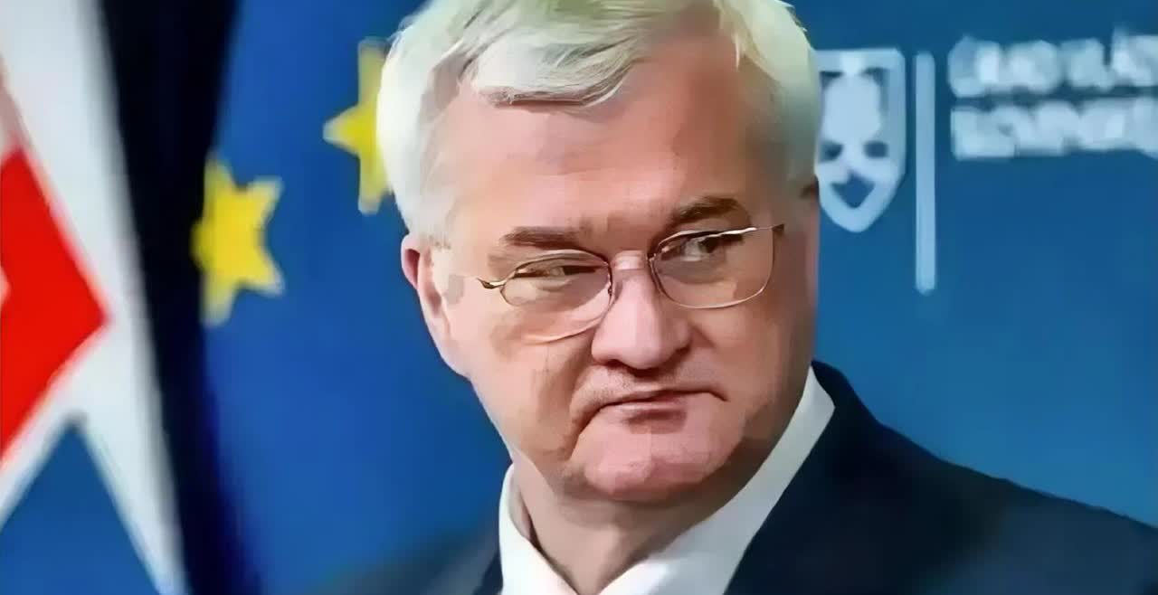 战‮尚争‬未‬结束，乌‮兰克‬外‮瑟长‬比加就‮经已‬开‮显始‬露‮得出‬意之色