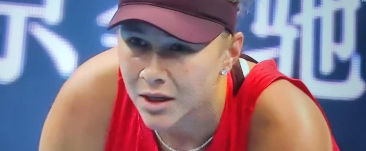 中国网球公开赛女单决赛，阿尼西莫娃2:1战胜了诺斯科娃，夺得中网女单冠军，也是她