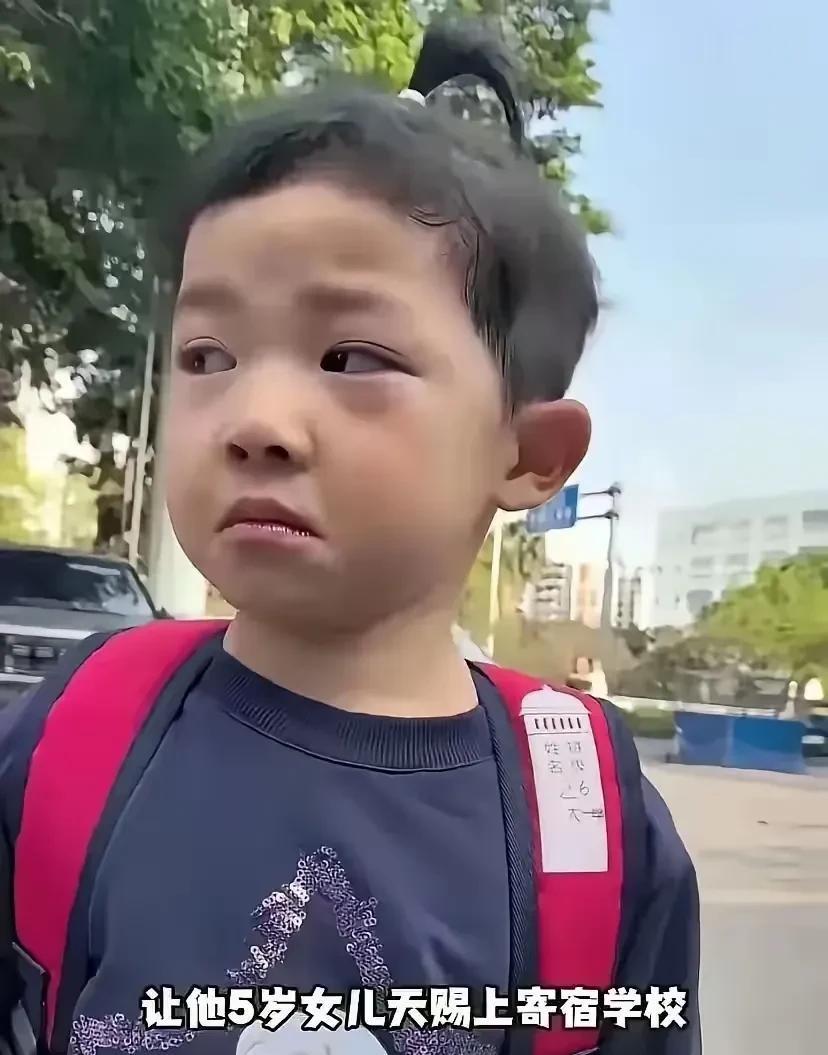 年仅5岁的小天赐，真是带着使命而来的！在同龄的孩子，还躺在爸爸妈妈怀里撒娇的时候