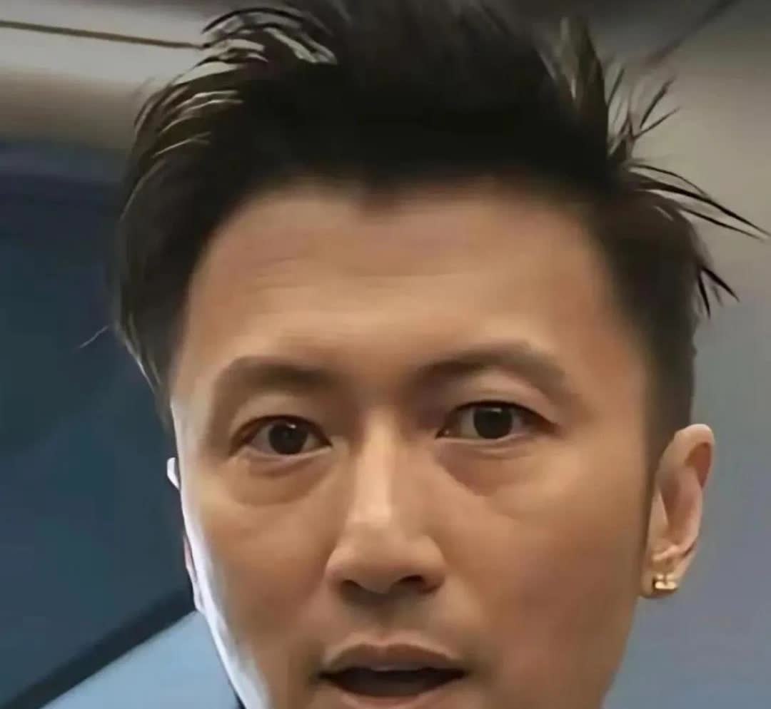 谢霆锋晒健身照、这状态绝了！
44岁、无滤镜、无美颜、还是运动后毛孔大开、怼脸