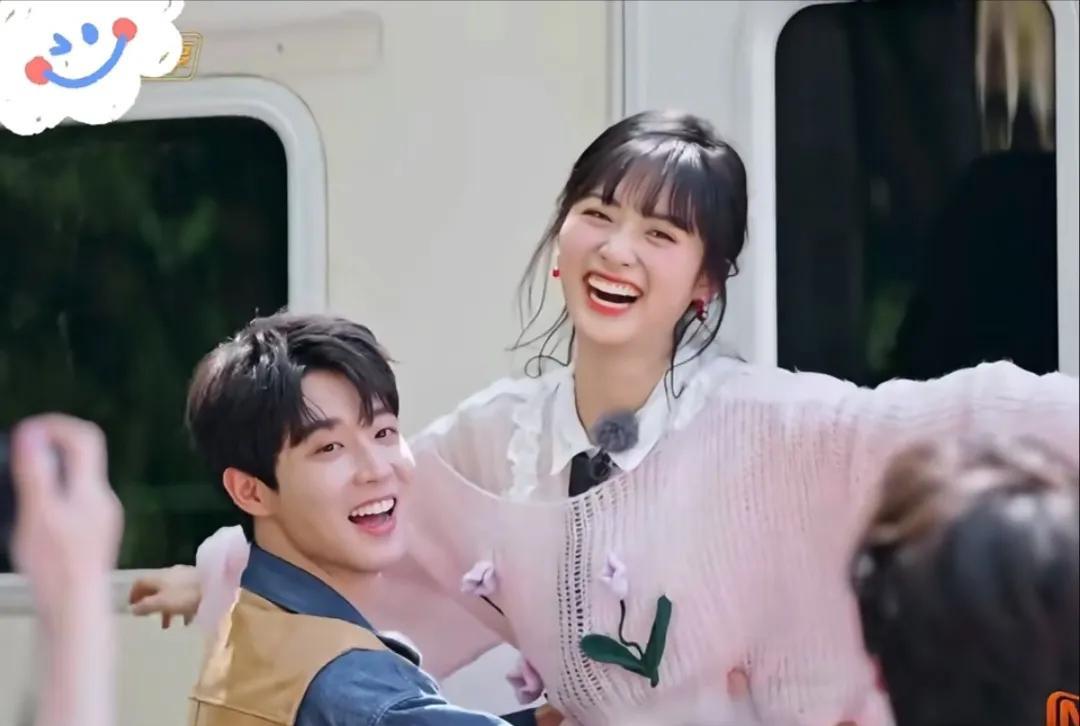认识沈月，是那部翻拍的《流星花园》，那时候的她，饰演杉菜被很多人攻击，我没看过那