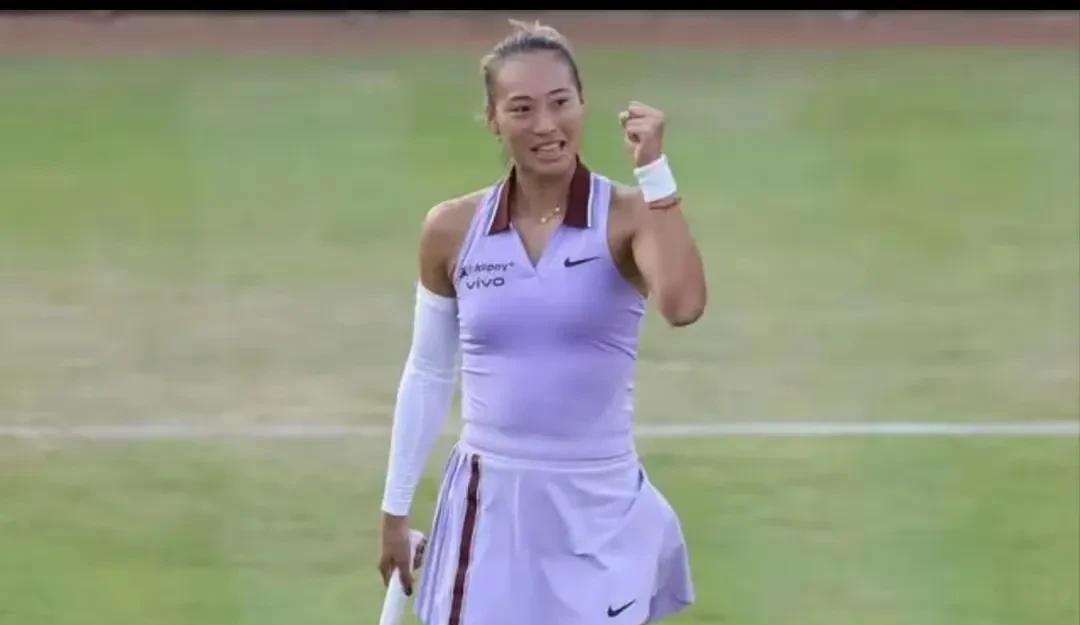 WTA500伦敦赛激战正酣，单打四强已出炉。头号种子郑钦文上一场2 - 0击败前