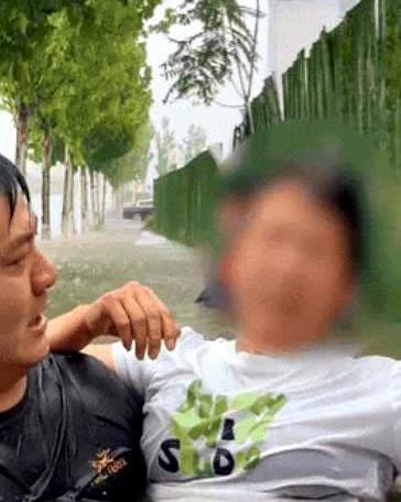 “这比任何广告都有效果！”河南南阳，一女子开车被洪水困住，慌乱中向4S店求助，哪
