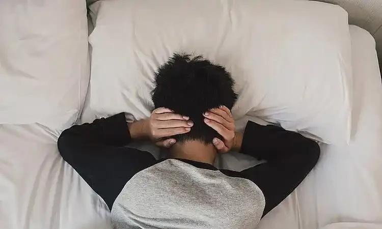 福建厦门，男子住的是老楼房，为提升生活质量，他换了一大品牌智能马桶，可楼下邻居不