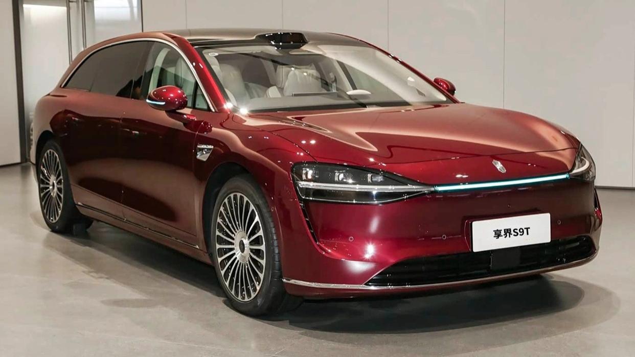 享界S9T由行政风格轿车拓展出的旅行车，华为鸿蒙座舱是加分项