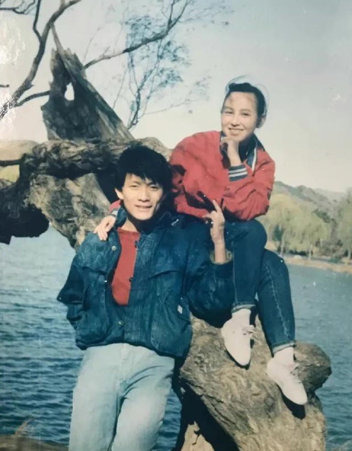 51岁的女演员岳丽娜，这状态谁看了不羡慕呢？岳丽娜是河北承德人，今年51岁，从中