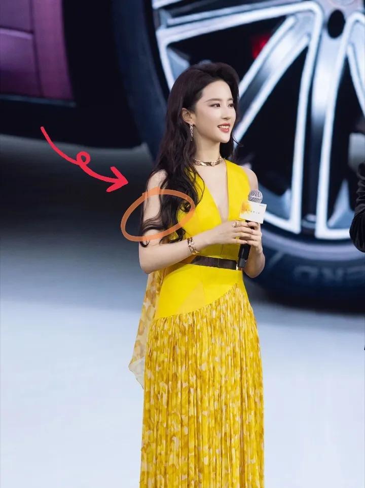 我疑惑地问爸爸："刘亦菲颜值这么出众，按理说应该很受追捧，为什么资本圈的大佬们都