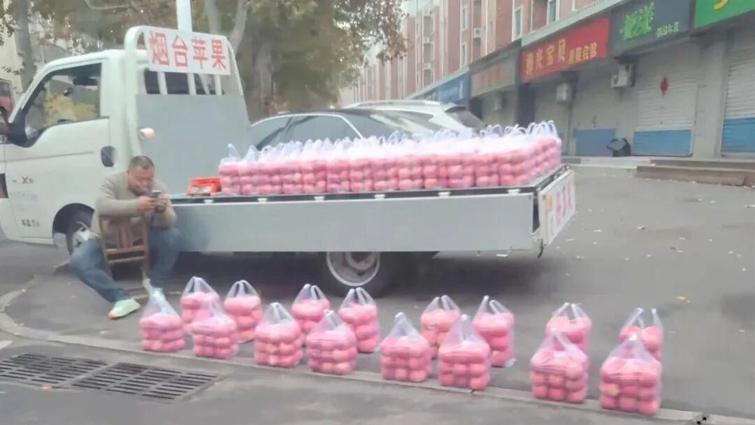 淄博苹果哥走红，重新定义的小贩生意？